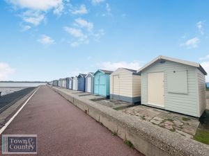 BEACH HUT- click for photo gallery